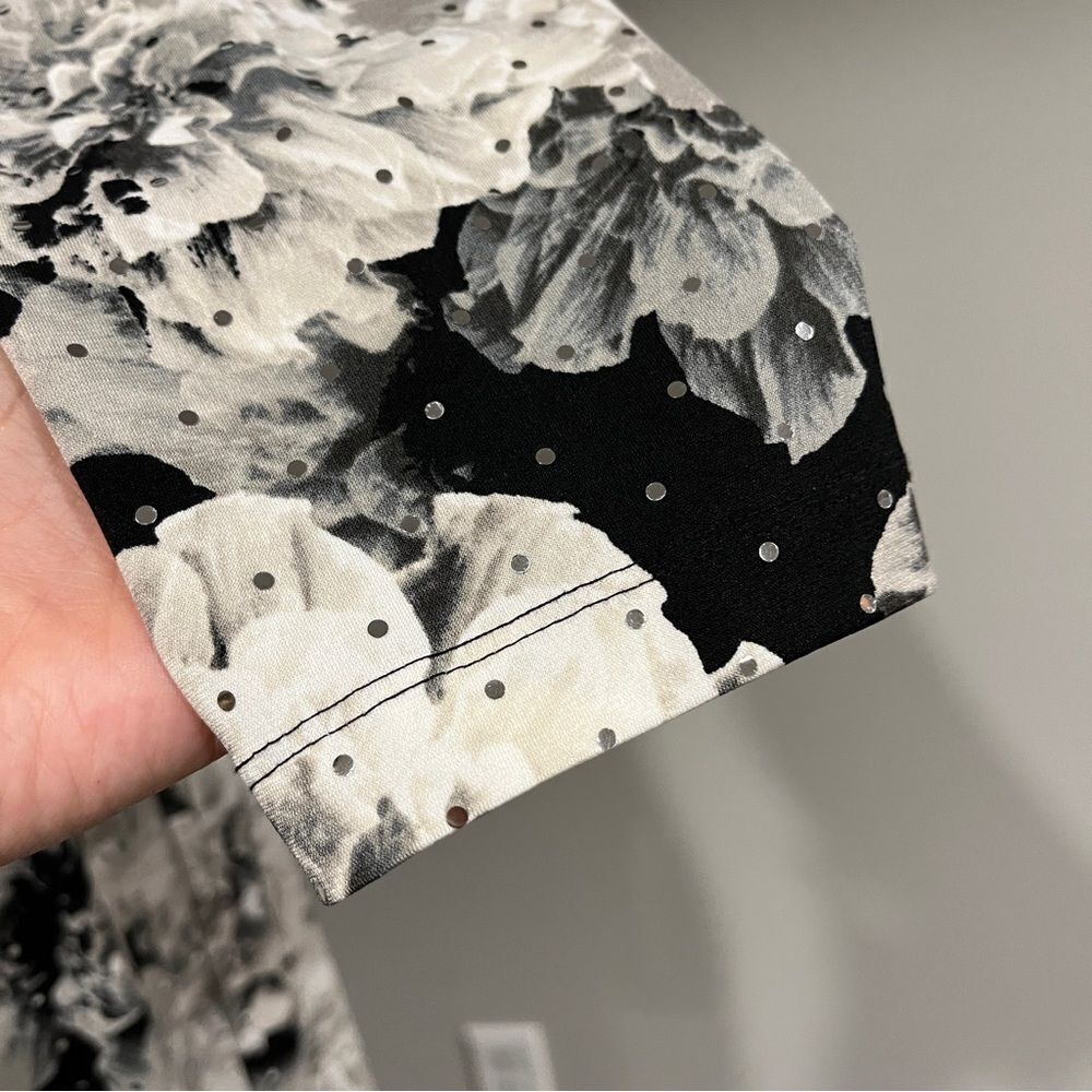 Long sleeve floral fitted knee length dress - Picture 6 of 14